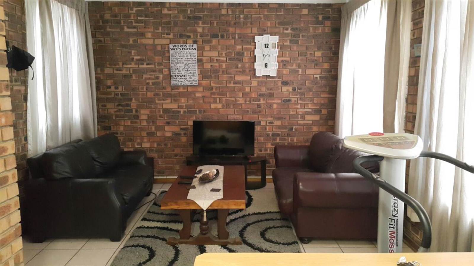 1 Bed Apartment in Trichardt photo number 2
