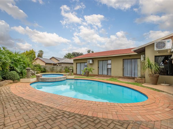 5 Bed House in Witkoppie Ridge
