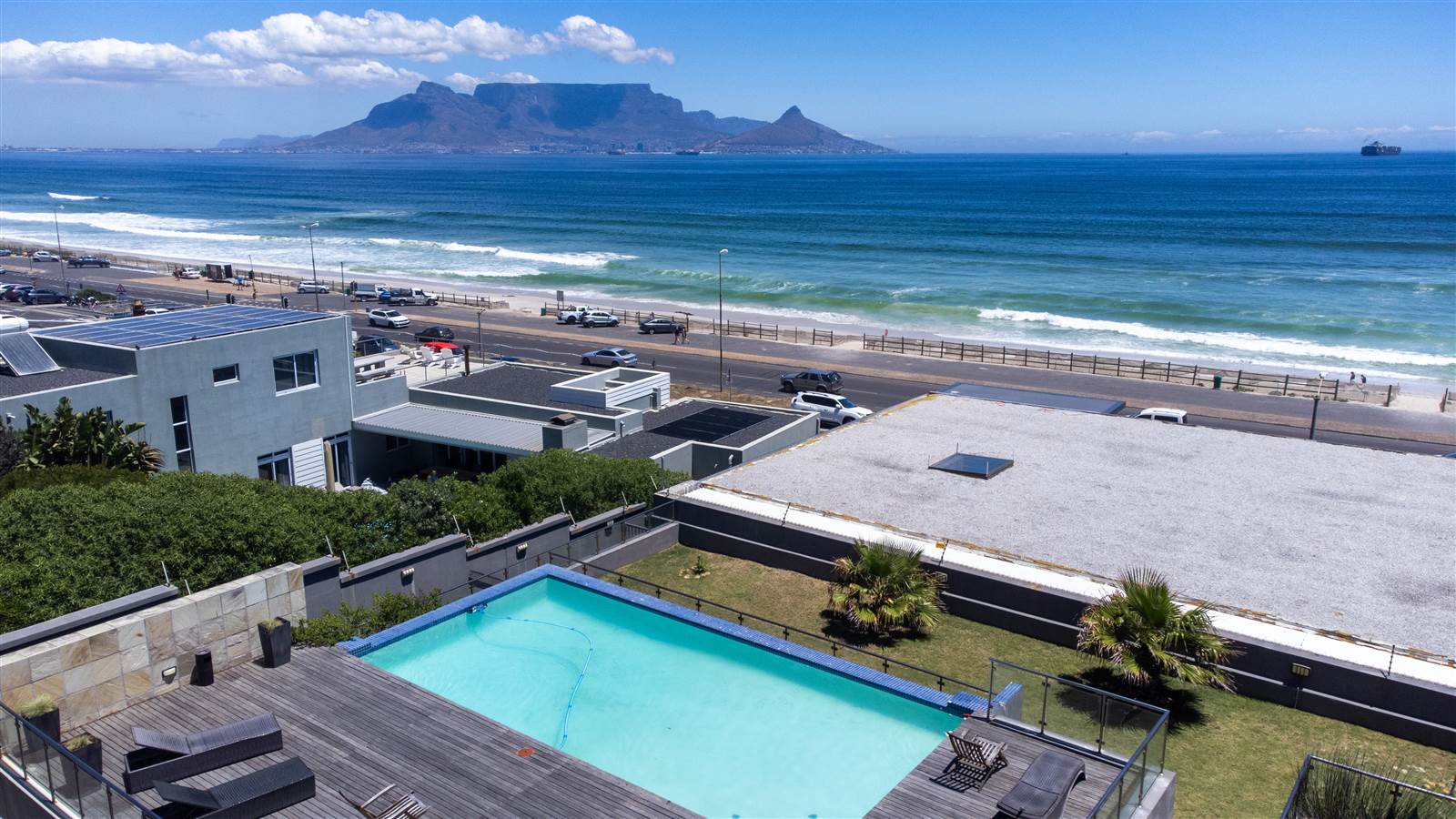 2 Bed Apartment in Bloubergstrand photo number 18
