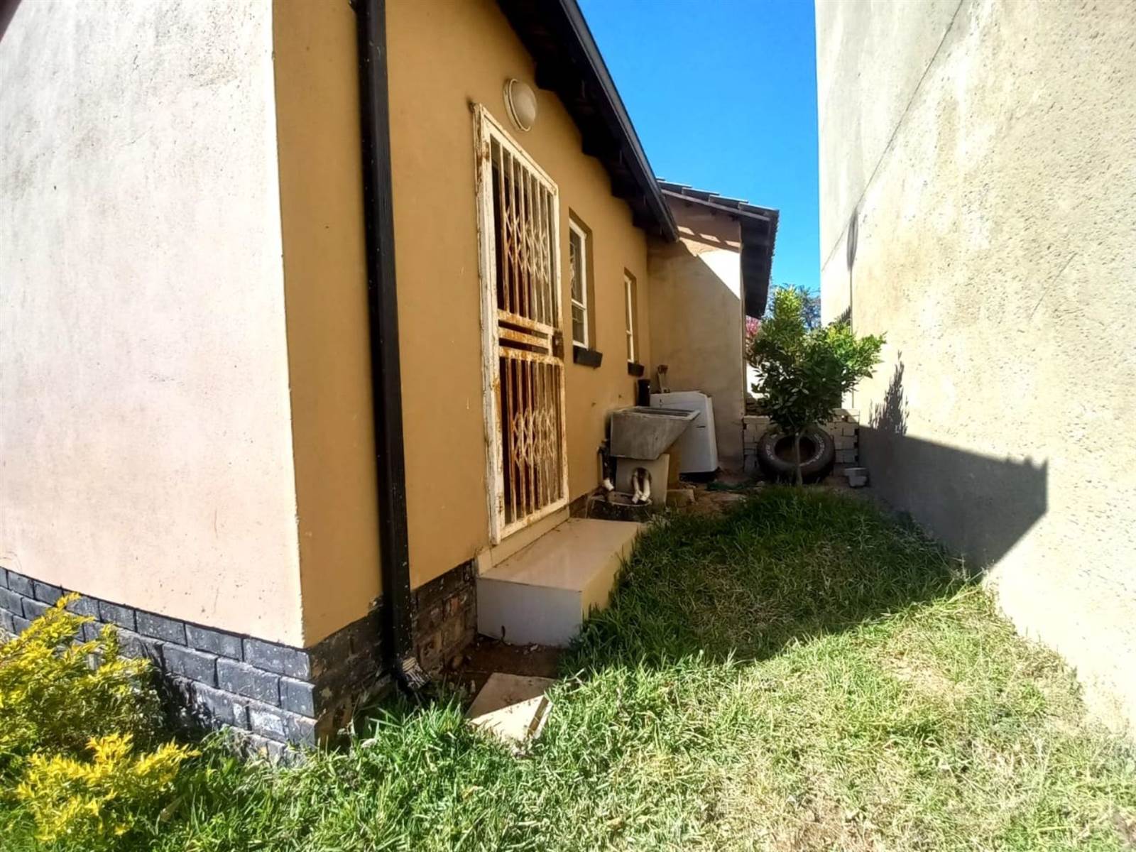 2 Bed House in Polokwane Central photo number 11