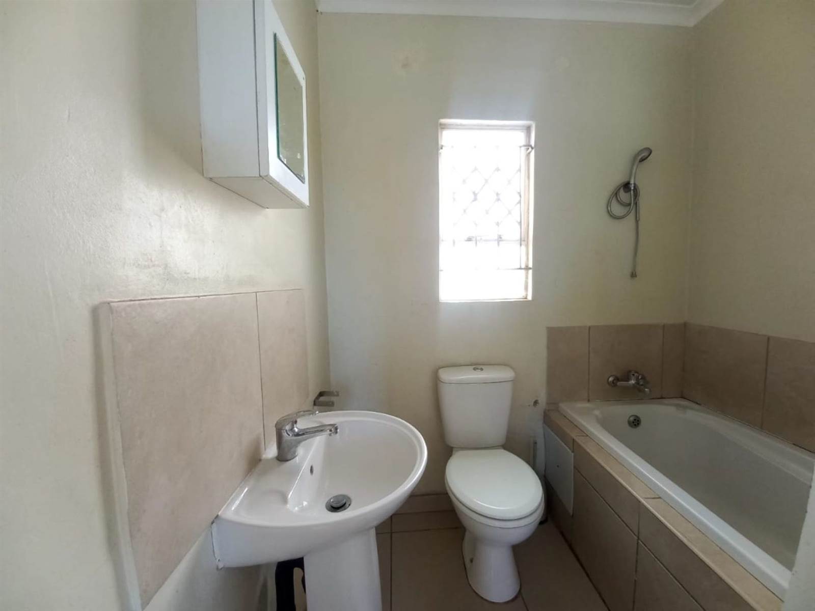 2 Bed House in Polokwane Central photo number 10
