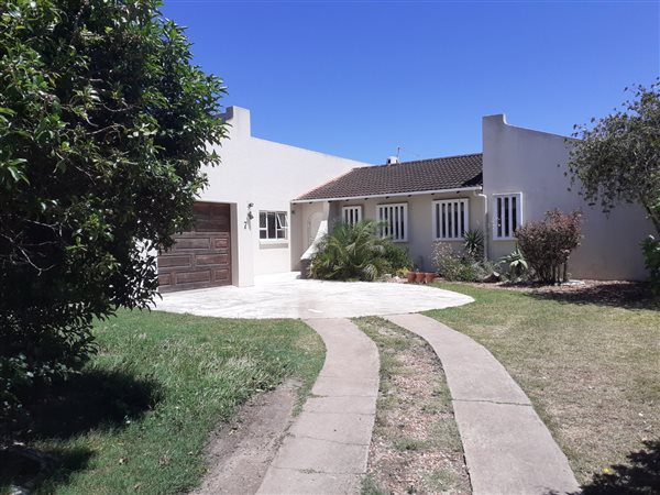 3 Bed House in Santareme