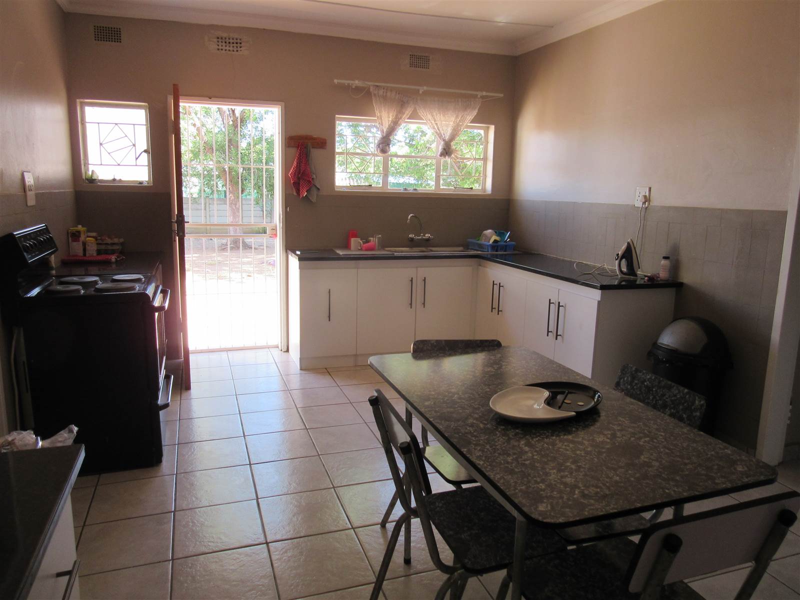 3 Bed House in Vryburg photo number 9