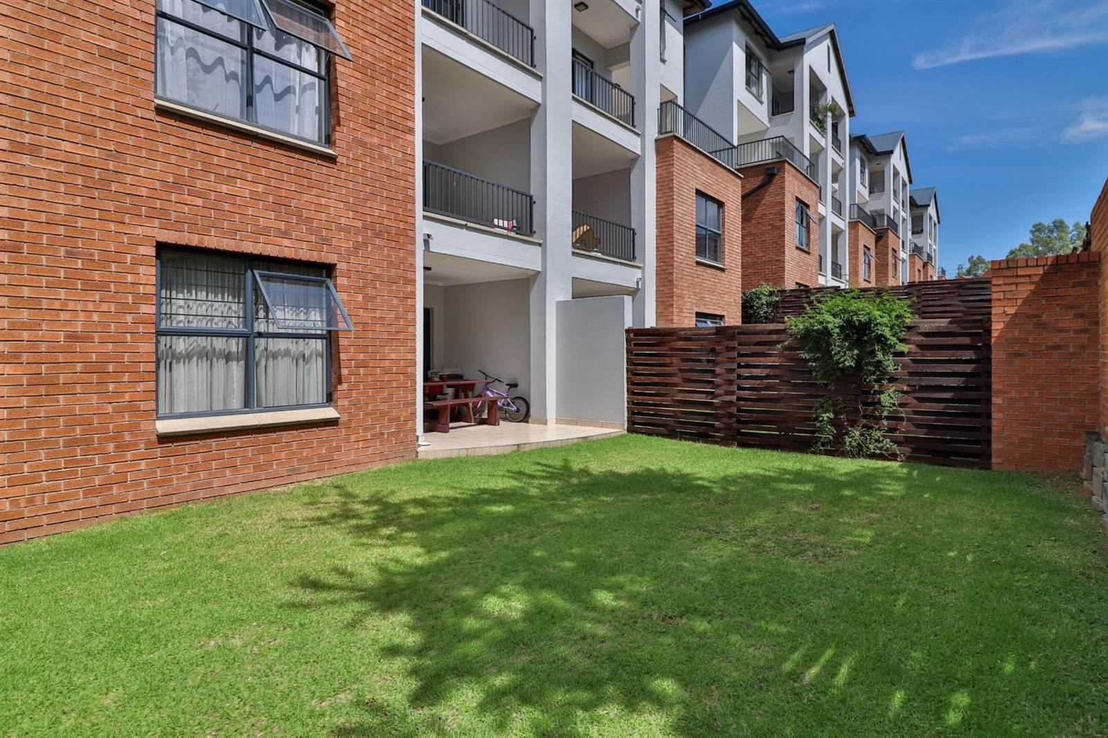 3 Bed Apartment in Olivedale photo number 1