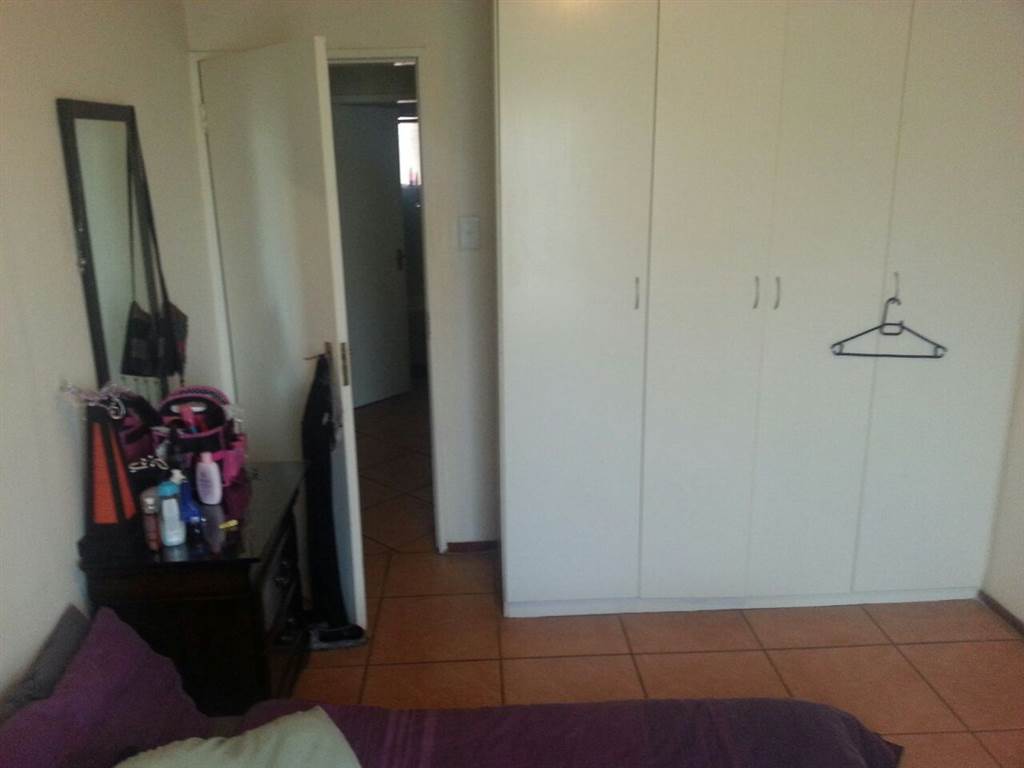 2 Bed Townhouse in Kleinfontein photo number 7