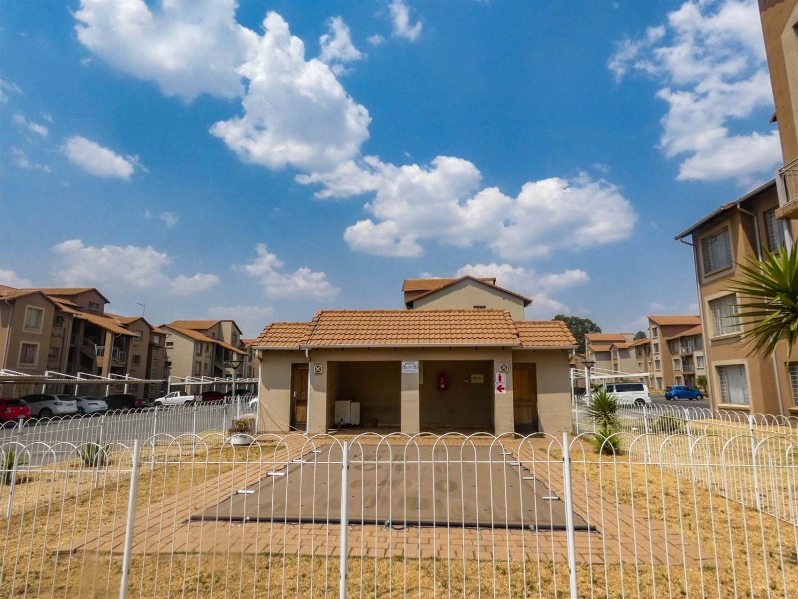 2 Bed Townhouse in Kleinfontein photo number 12