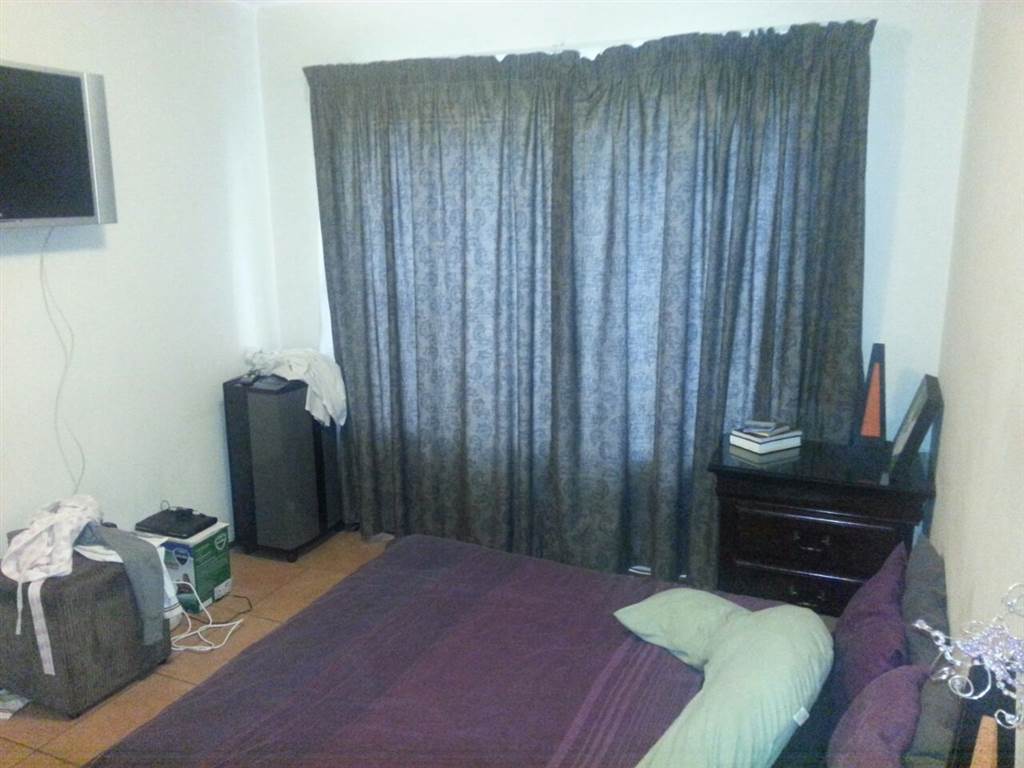 2 Bed Townhouse in Kleinfontein photo number 6