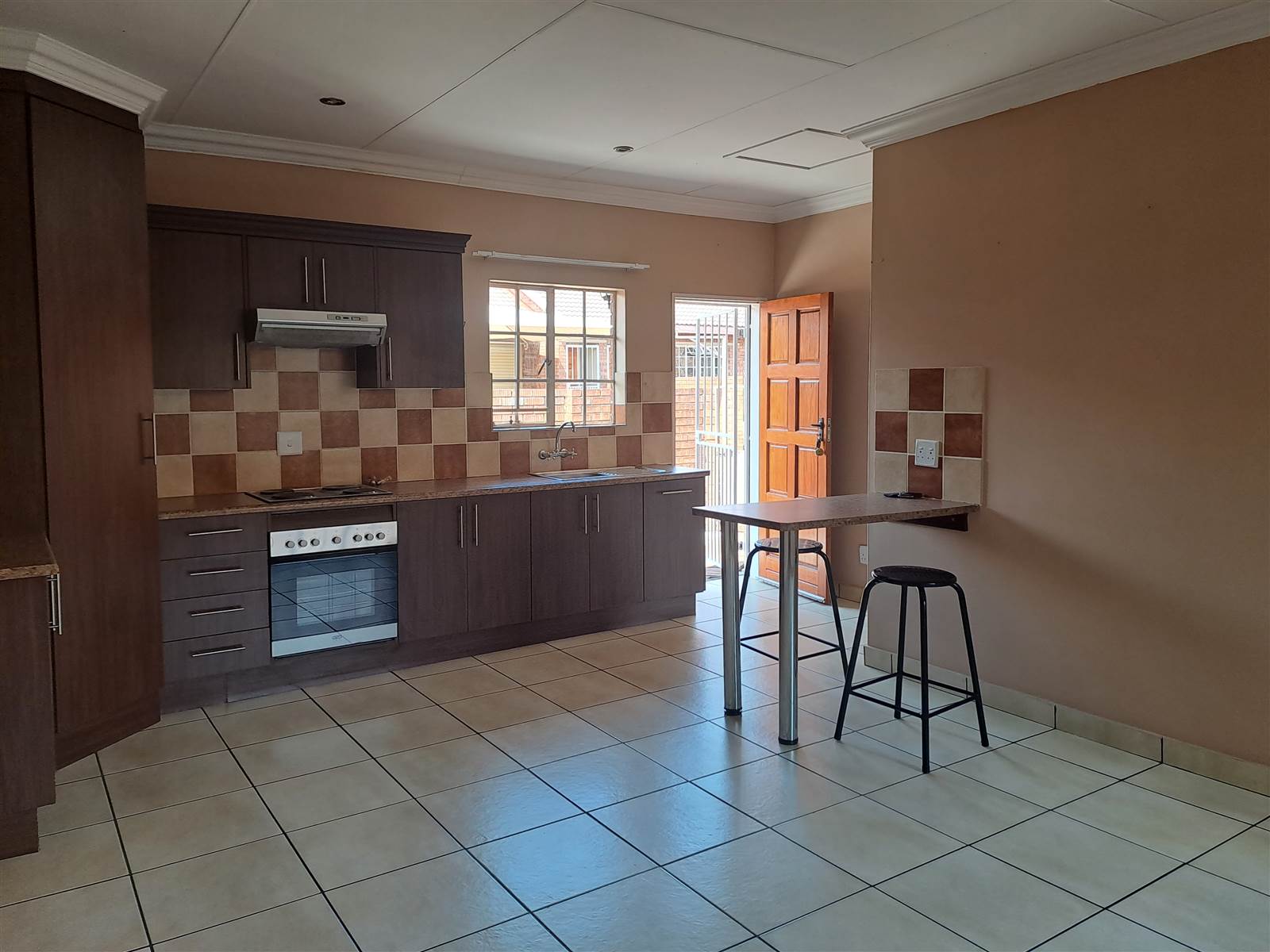 1 Bed Townhouse in Middelburg South photo number 7