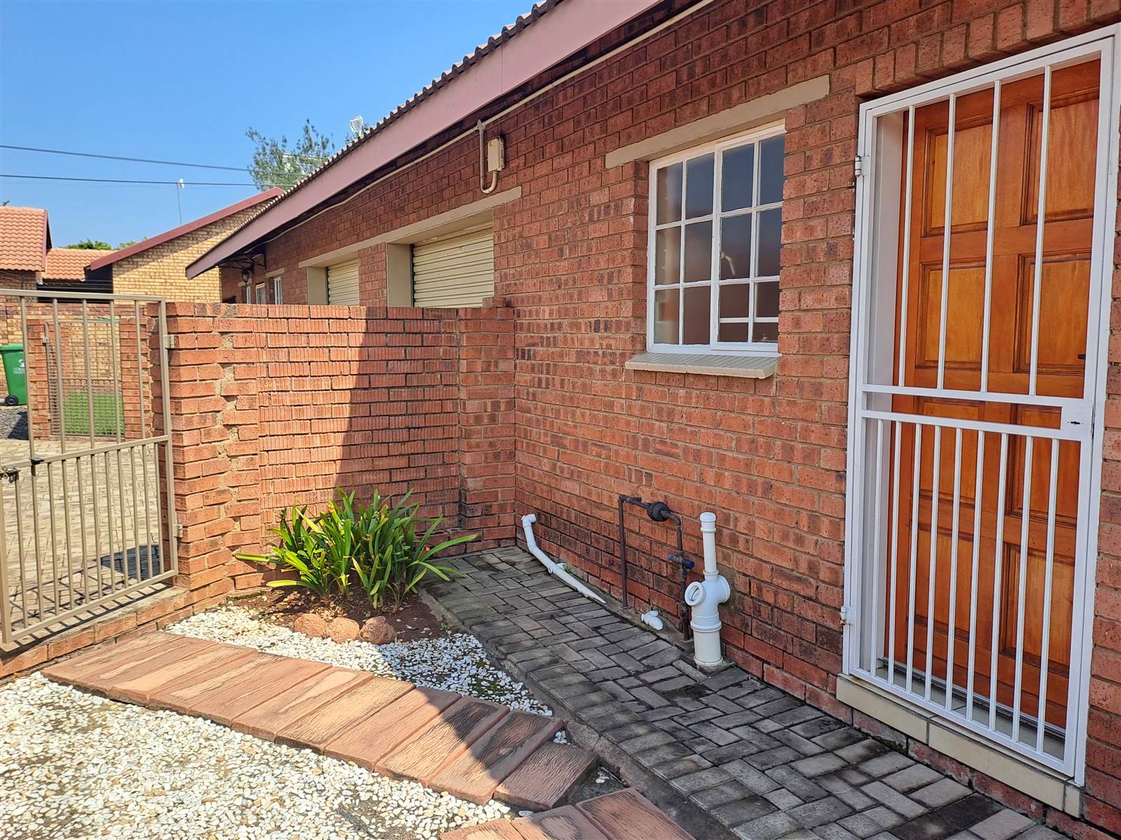 1 Bed Townhouse in Middelburg South photo number 1
