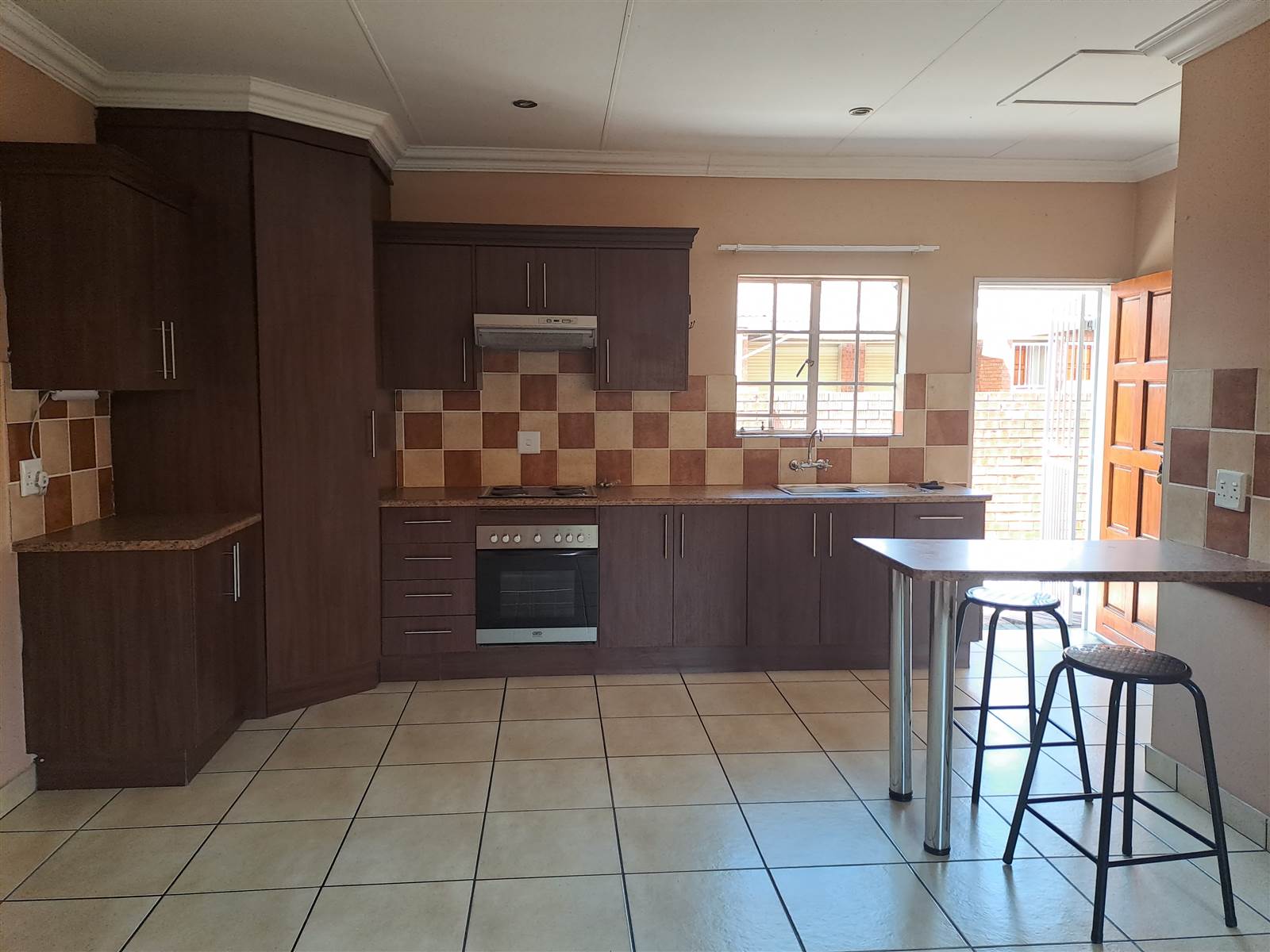 1 Bed Townhouse in Middelburg South photo number 5