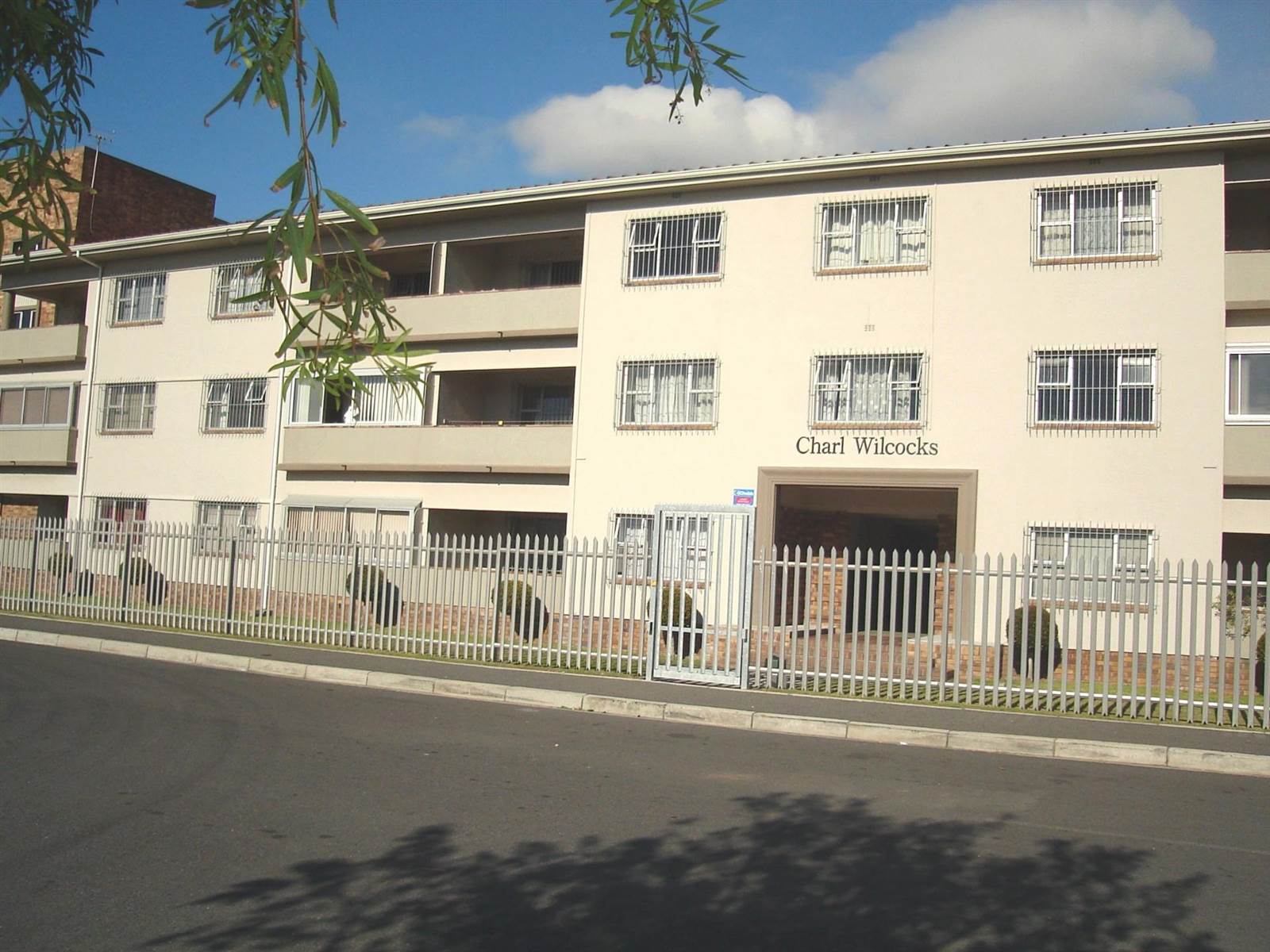 1 Bed Apartment in Bellville Central photo number 2