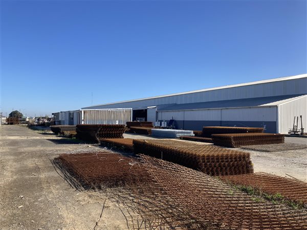 3 000  m² Industrial space