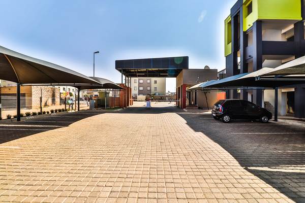 2 Bed Apartment in Soweto Central photo number 11