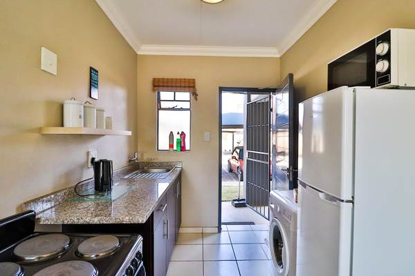 2 Bed Apartment in Soweto Central photo number 7
