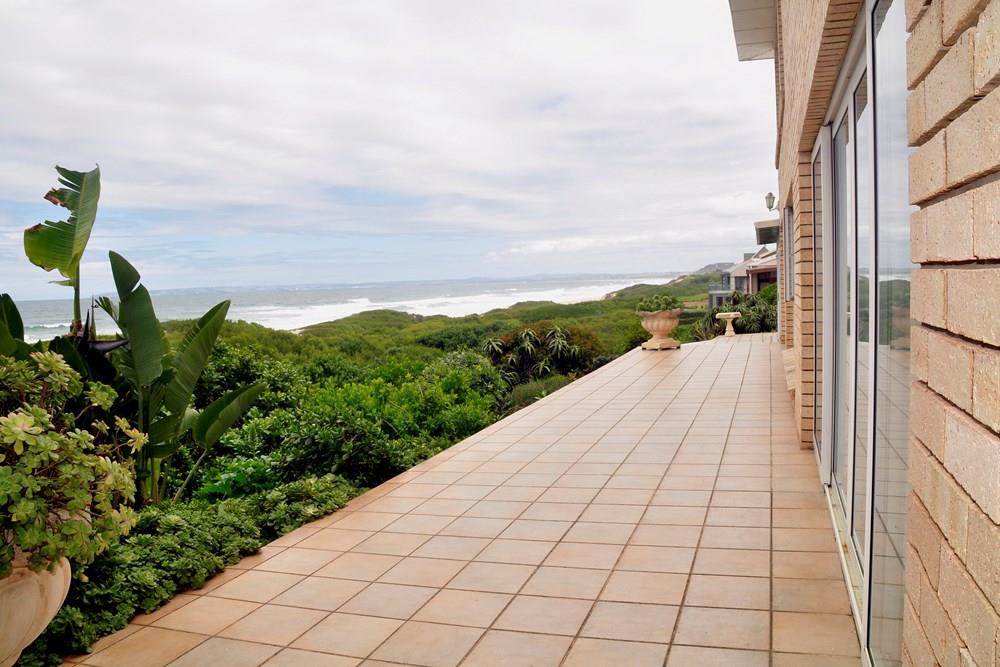 5 Bed House in Outeniqua Strand photo number 7