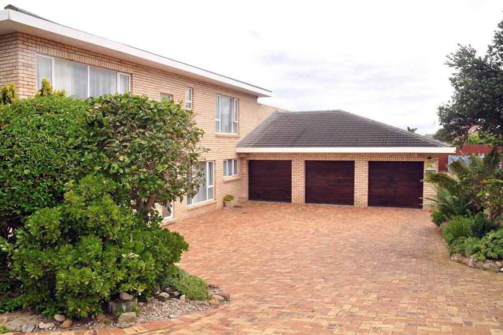 5 Bed House in Outeniqua Strand photo number 9