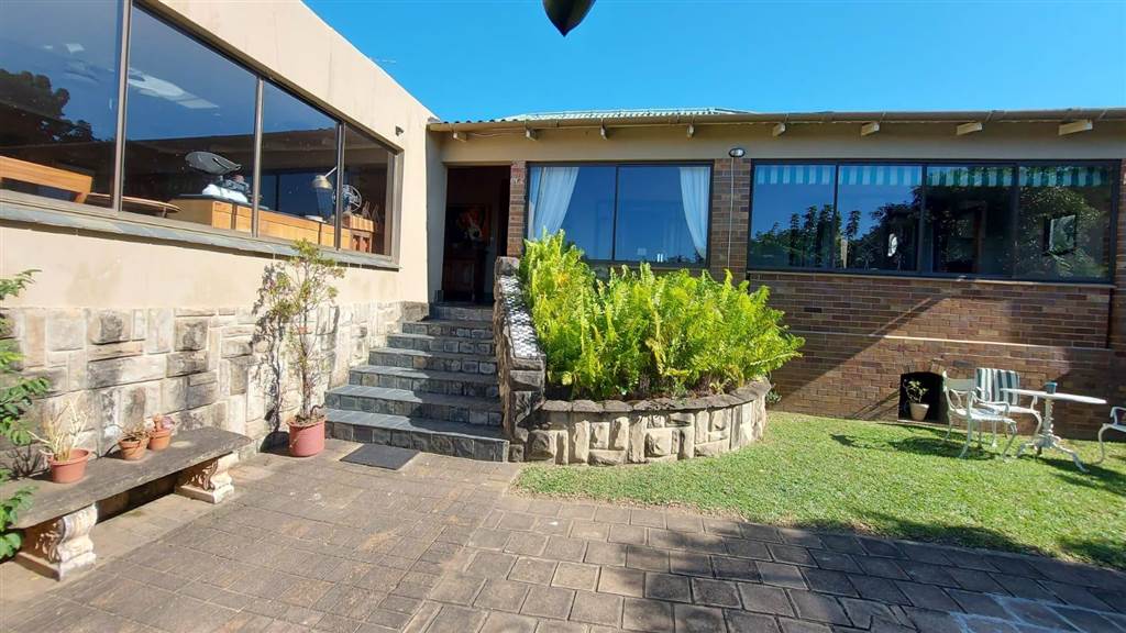 5 Bed House in Scottburgh Central photo number 20