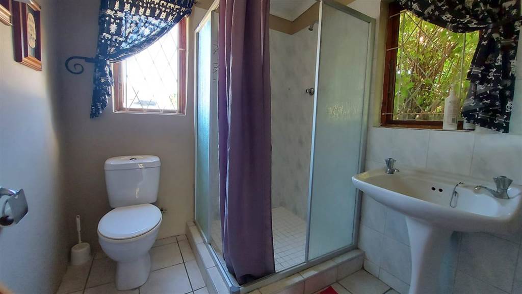 5 Bed House in Scottburgh Central photo number 13