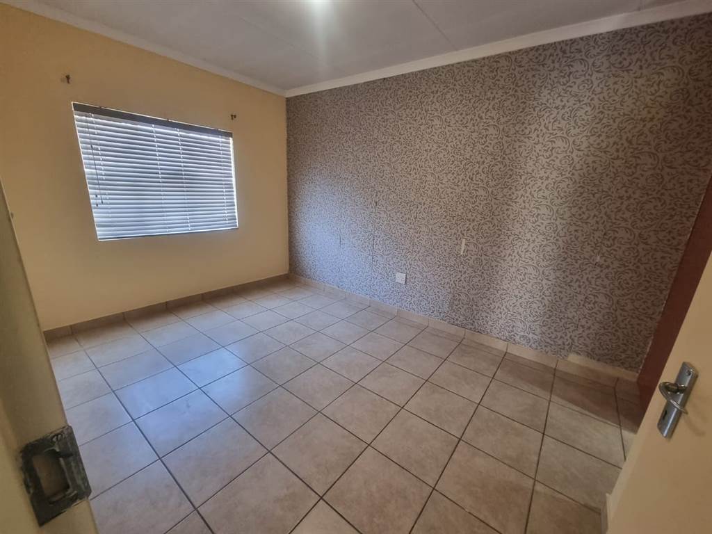 3 Bed Townhouse in Waterval East photo number 12