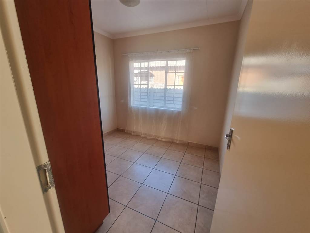3 Bed Townhouse in Waterval East photo number 9