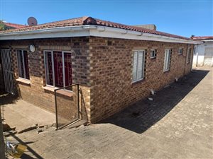 3 Bed House in Merebank East