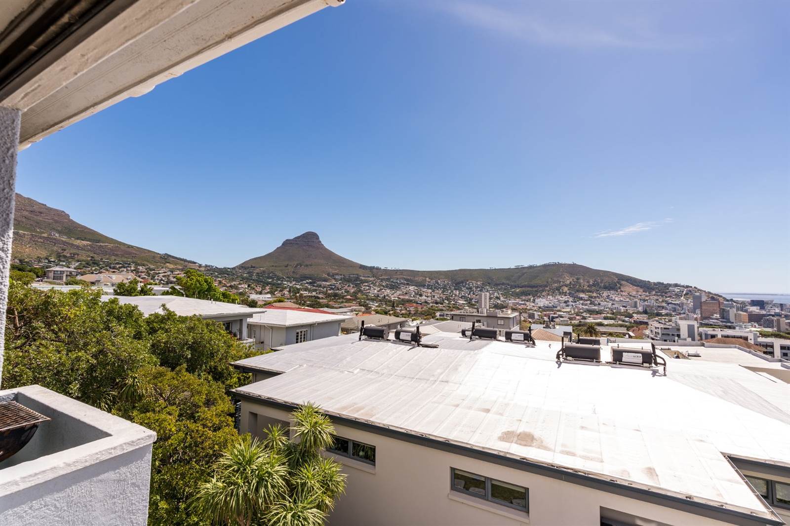 2 Bed Apartment in Vredehoek photo number 7