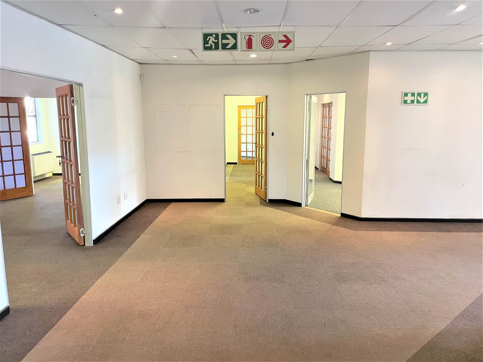 550  m² Office Space in Fourways photo number 12