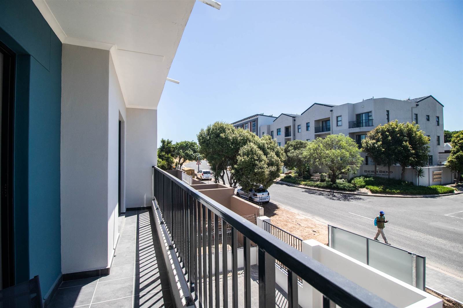 2 Bed Apartment in Tableview photo number 3