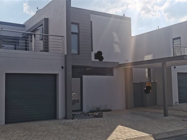 3 Bedroom Townhouse 3 Bedroom Townhouse