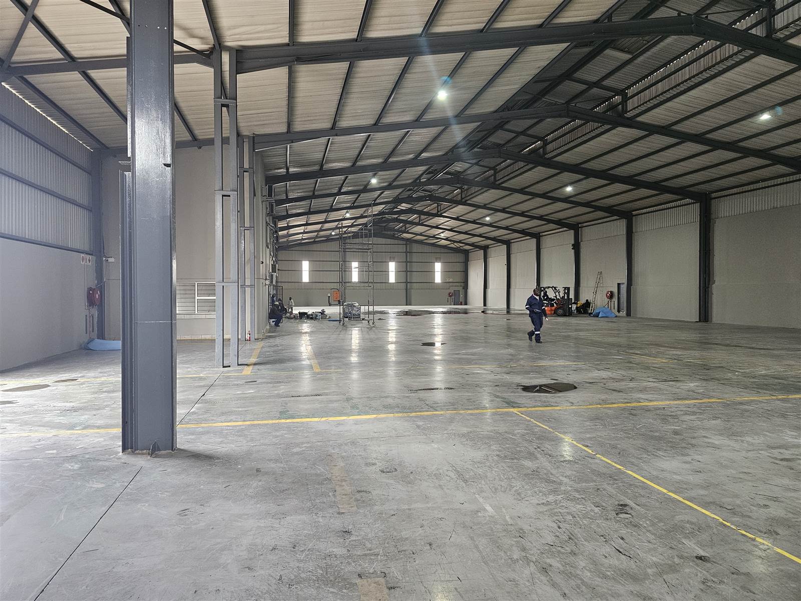 2310  m² Industrial space in Monavoni photo number 3