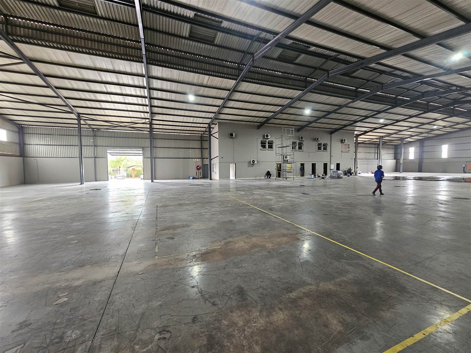 2310  m² Industrial space in Monavoni photo number 4