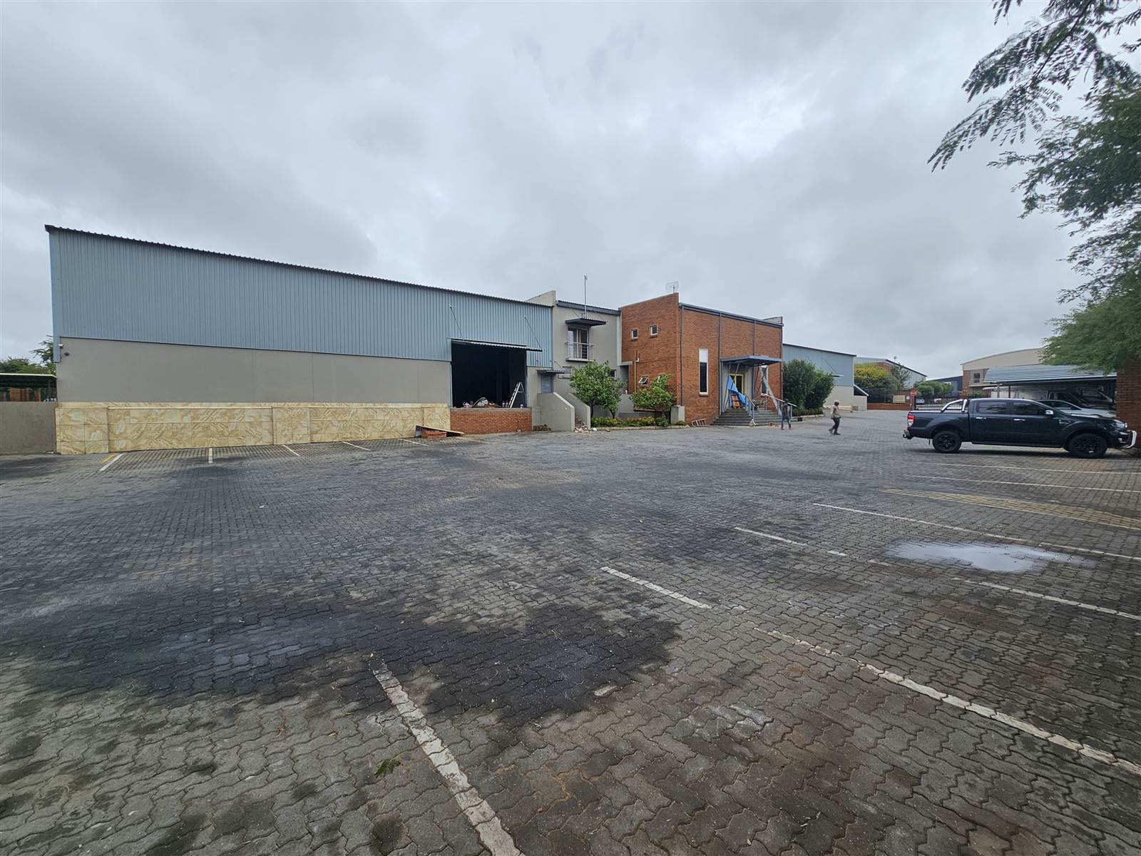 2310  m² Industrial space in Monavoni photo number 1