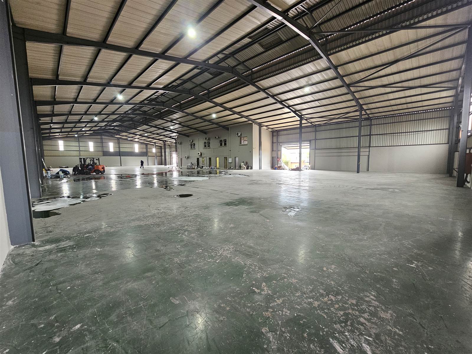 2310  m² Industrial space in Monavoni photo number 9
