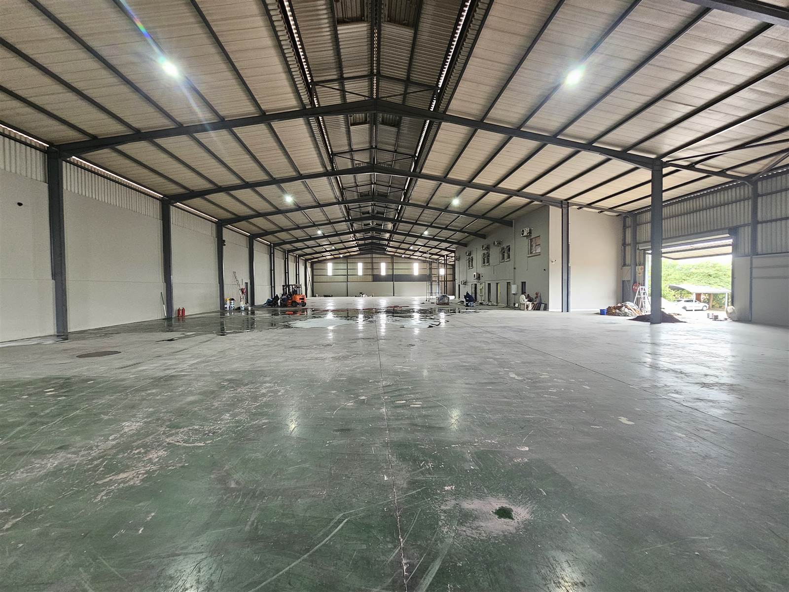 2310  m² Industrial space in Monavoni photo number 2
