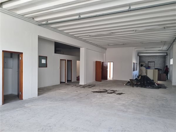 242  m² Commercial space