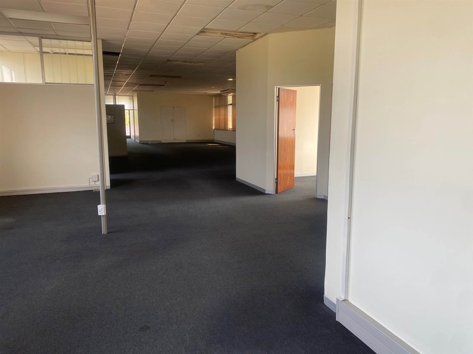 350  m² Commercial space in Caversham Glen photo number 6