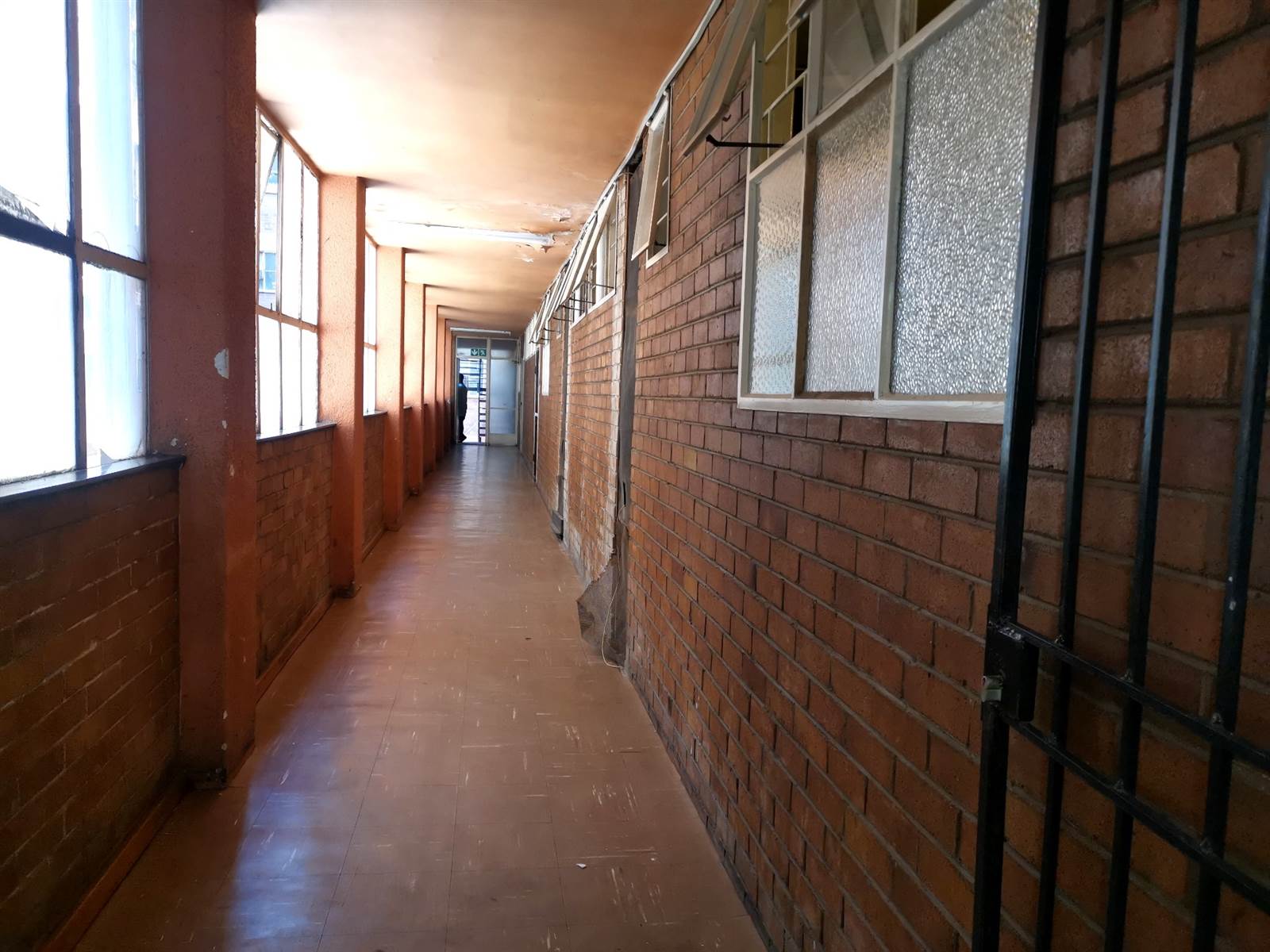 2 Bed Apartment in Hillbrow photo number 4