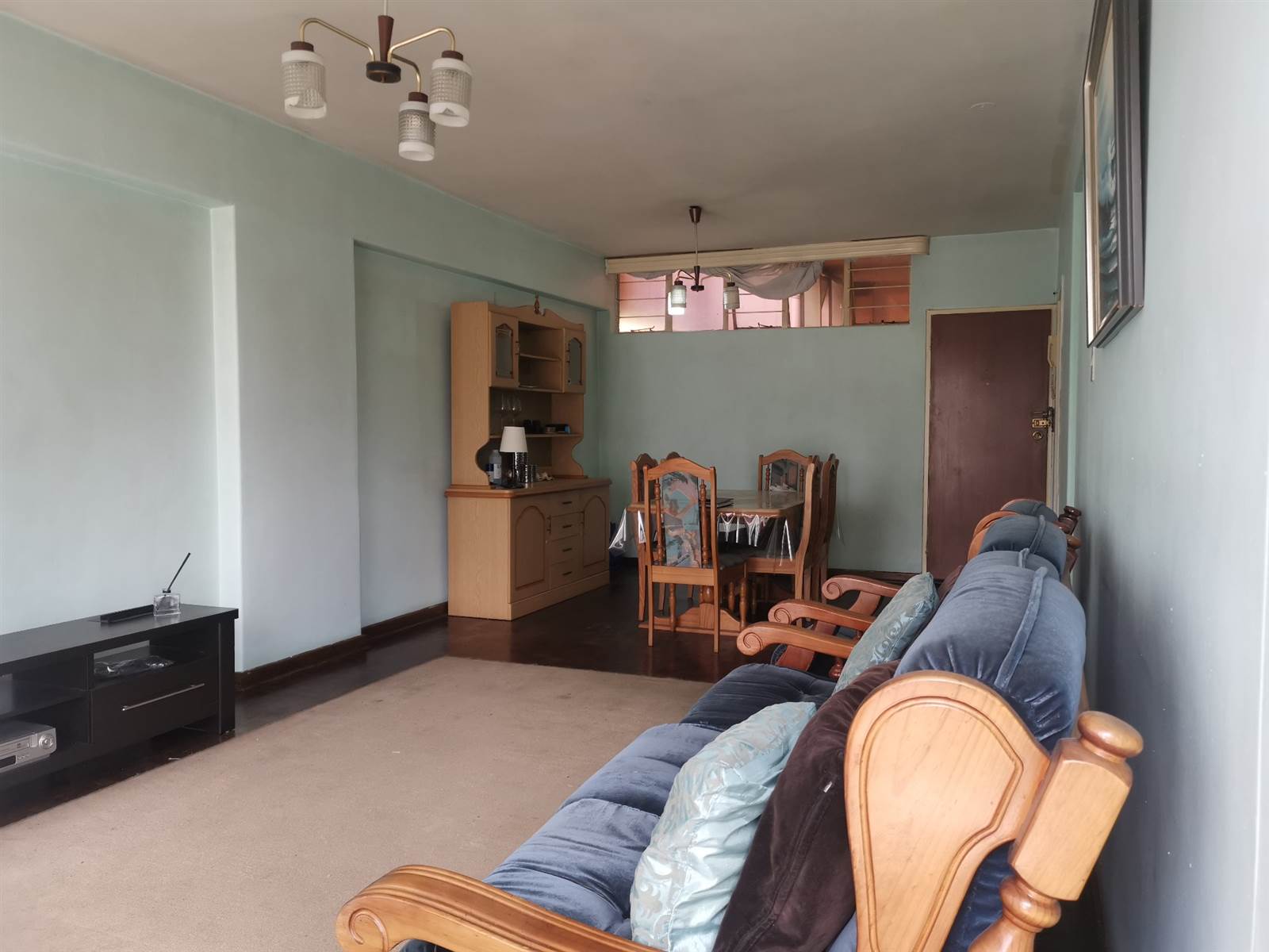 2 Bed Apartment in Hillbrow photo number 13