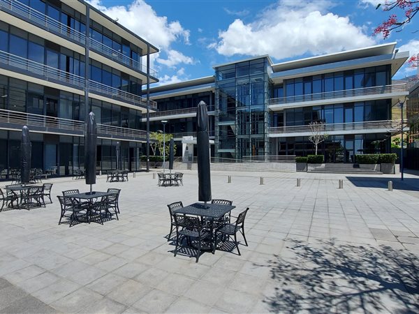 327  m² Commercial space