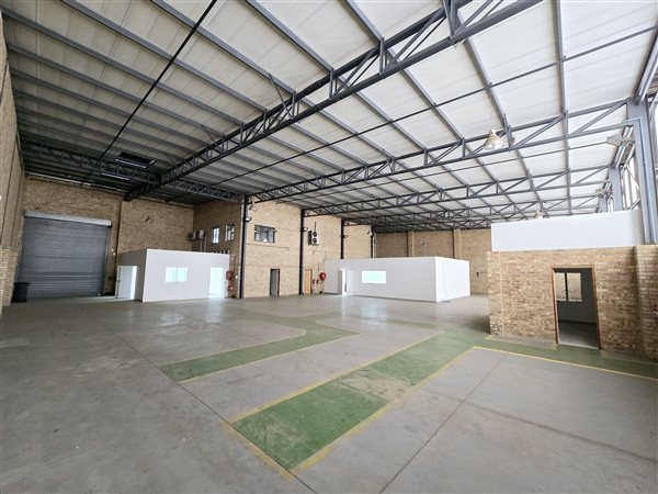 983  m² Industrial space