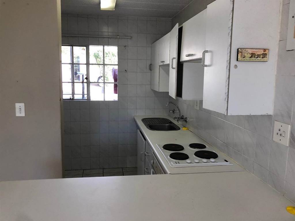 1 Bed Townhouse in Radiokop photo number 3