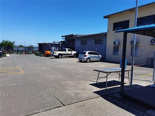 830  m² Commercial space