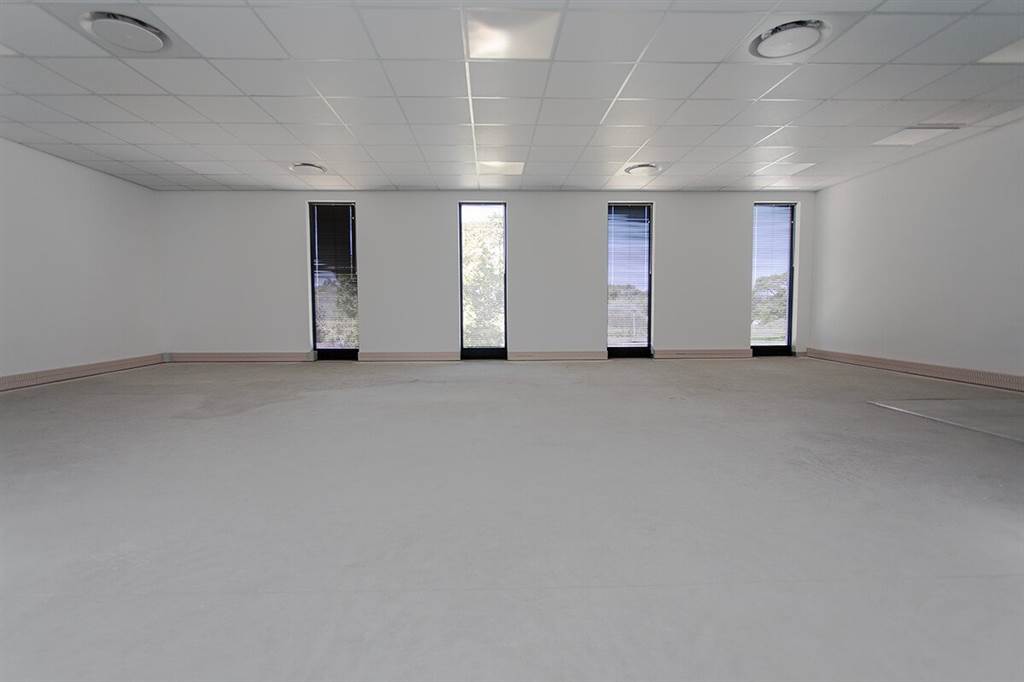 142  m² Commercial space in Durbanville Central photo number 7