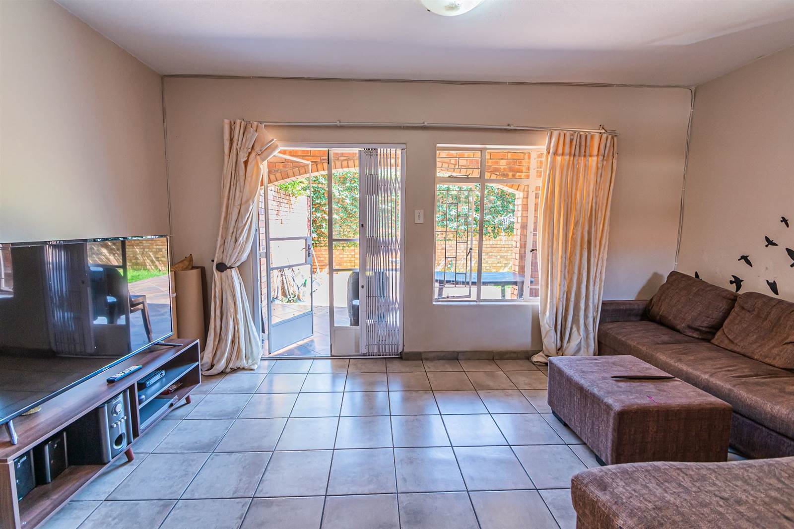 3 Bed Apartment in Newlands photo number 4