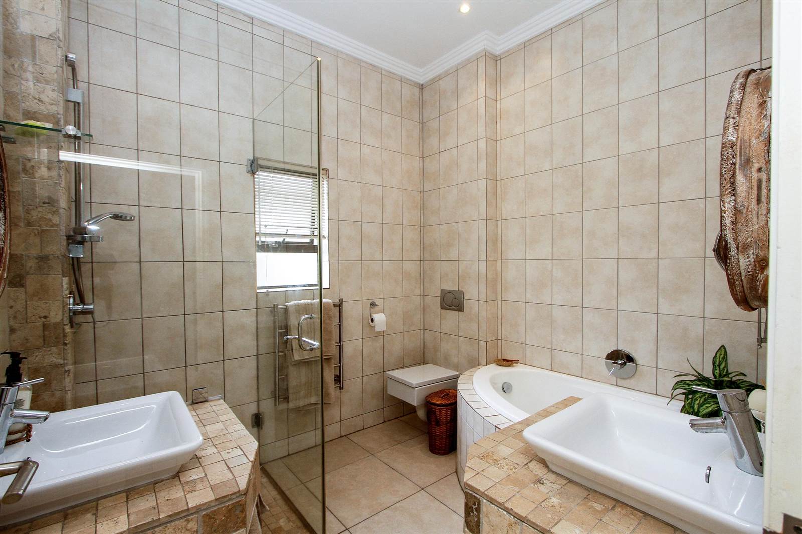 4 Bed Apartment in Umhlanga Rocks photo number 25