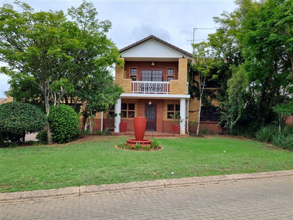 3 Bed House in Silver Lakes Golf Estate