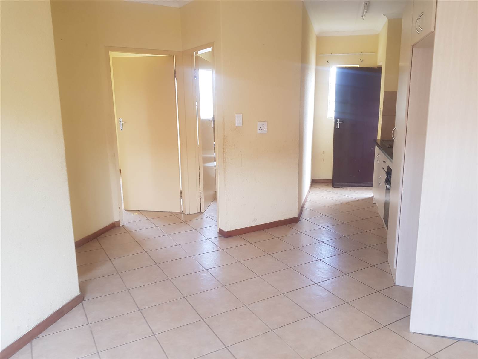 2 Bed Apartment in Olievenhoutbosch photo number 11