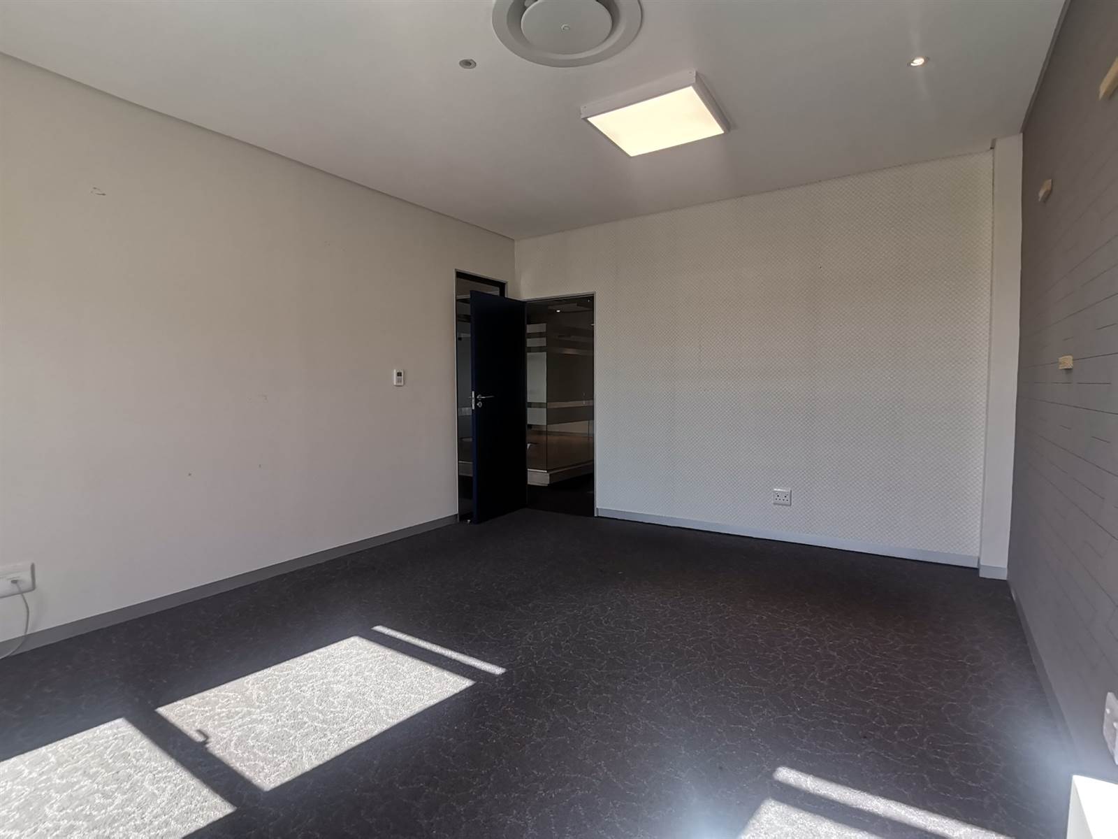 380  m² Office Space in Paarl photo number 20