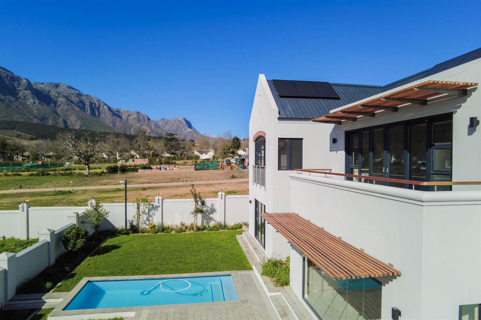 4 Bed House in Paradyskloof photo number 6