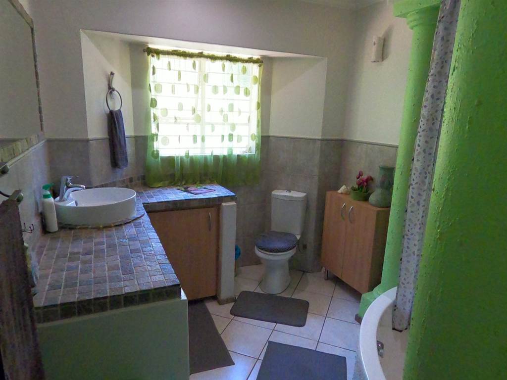 2 Bed House in Kleinfontein photo number 10